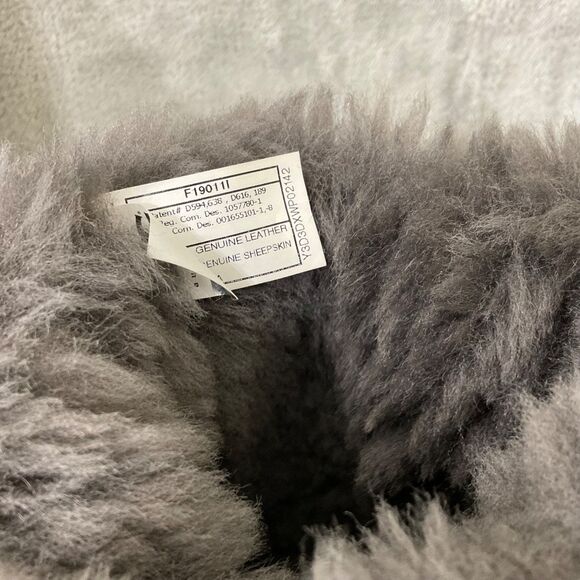 UGG Australia 1873 Bailey Button Triplet Suede Boots Sz 7 Gray - Picture 9 of 14